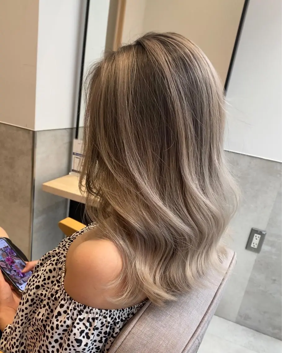セミロング カラー カット ヘアカラー ブリーチ 透明感HIDEのヘアスタイル