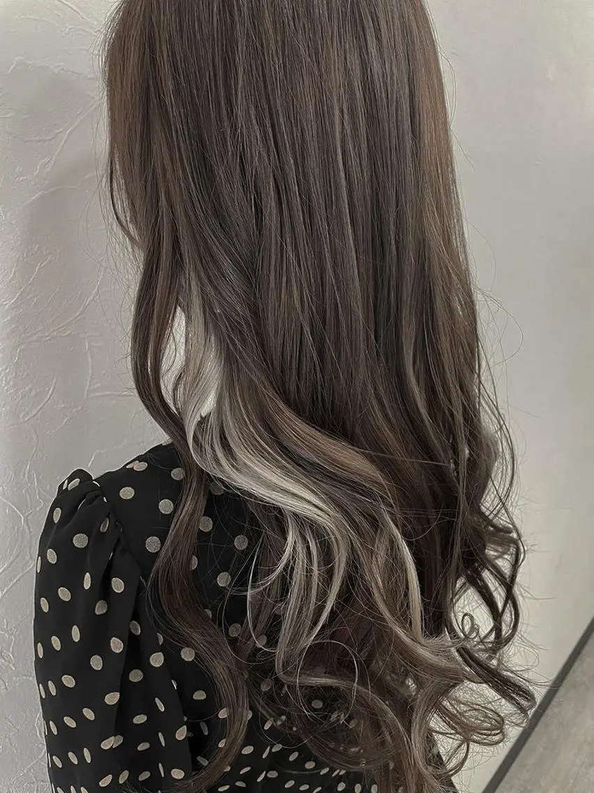 カラー Misirlou Hairのヘアスタイル