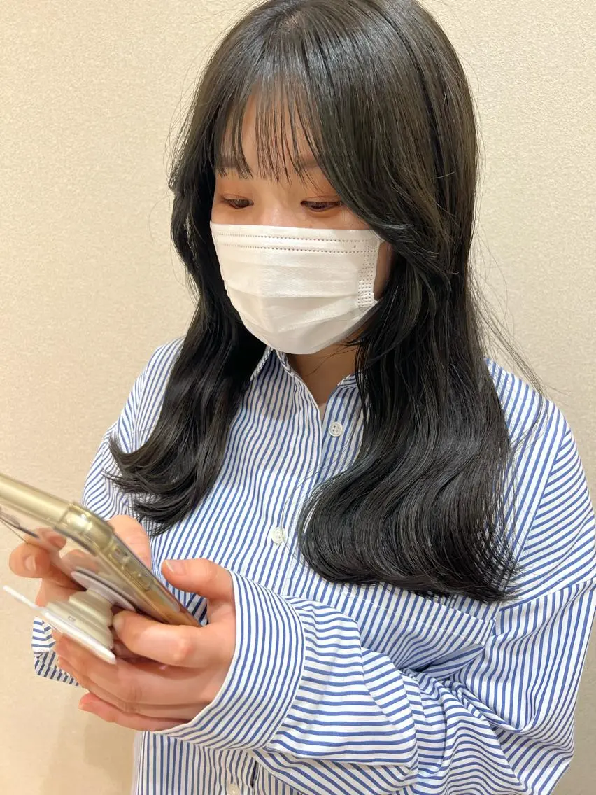 セミロング カラー グレージュ オリーブグレージュ オリーブグレー 外国人対応 佐久間のヘアスタイル