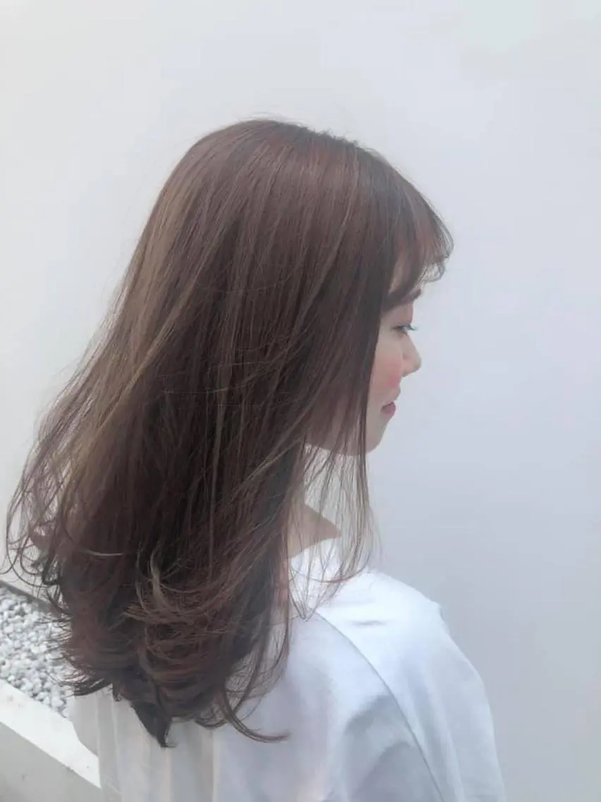 セミロング カット ヘアカラー トリートメント ブリーチなしカラー/ 顔周りレイヤーカットのヘアスタイル