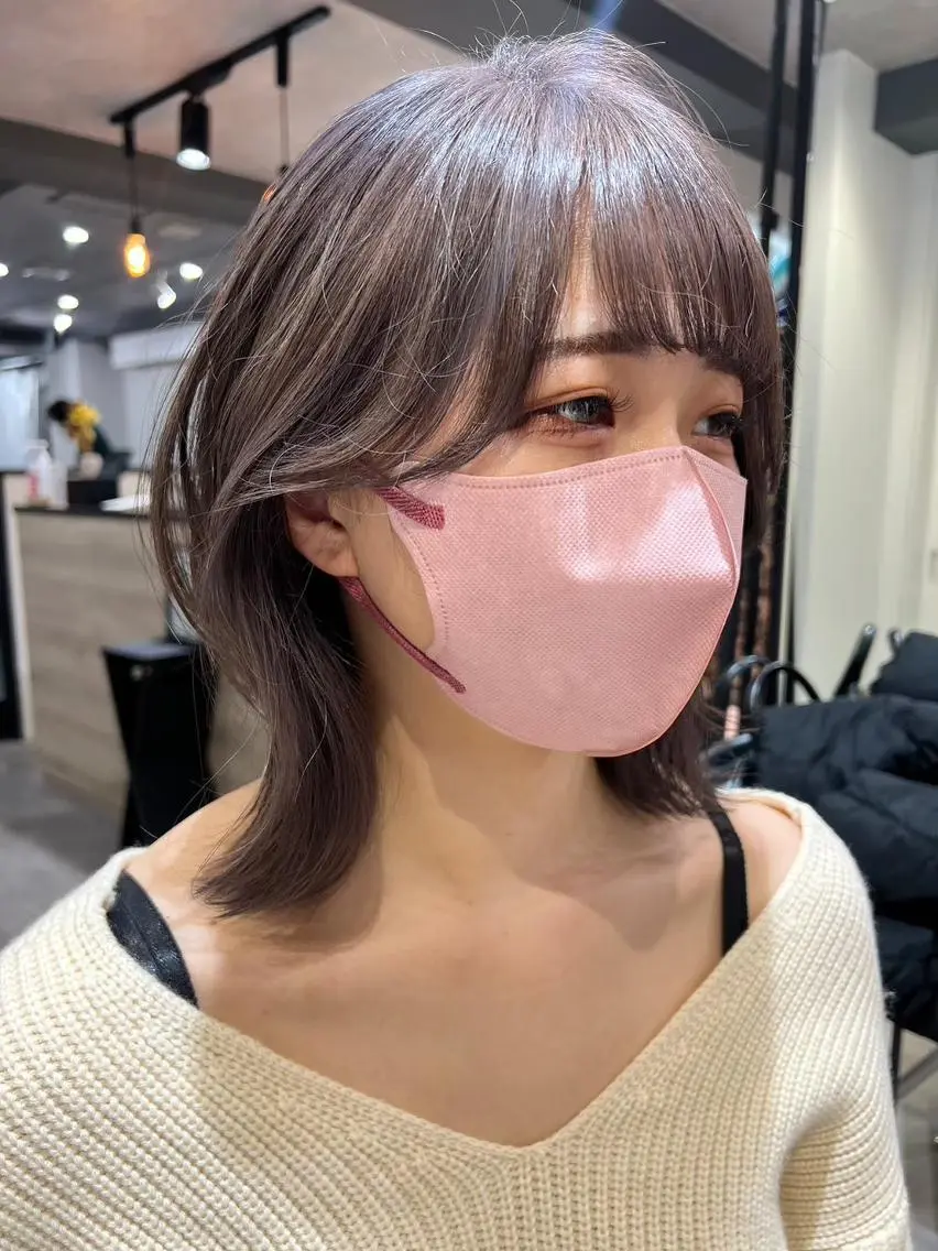 ミディアム カラー グレージュ 顔周りカット 🫧透明感/ツヤ髪/ ベージュ いちご🍓のヘアスタイル