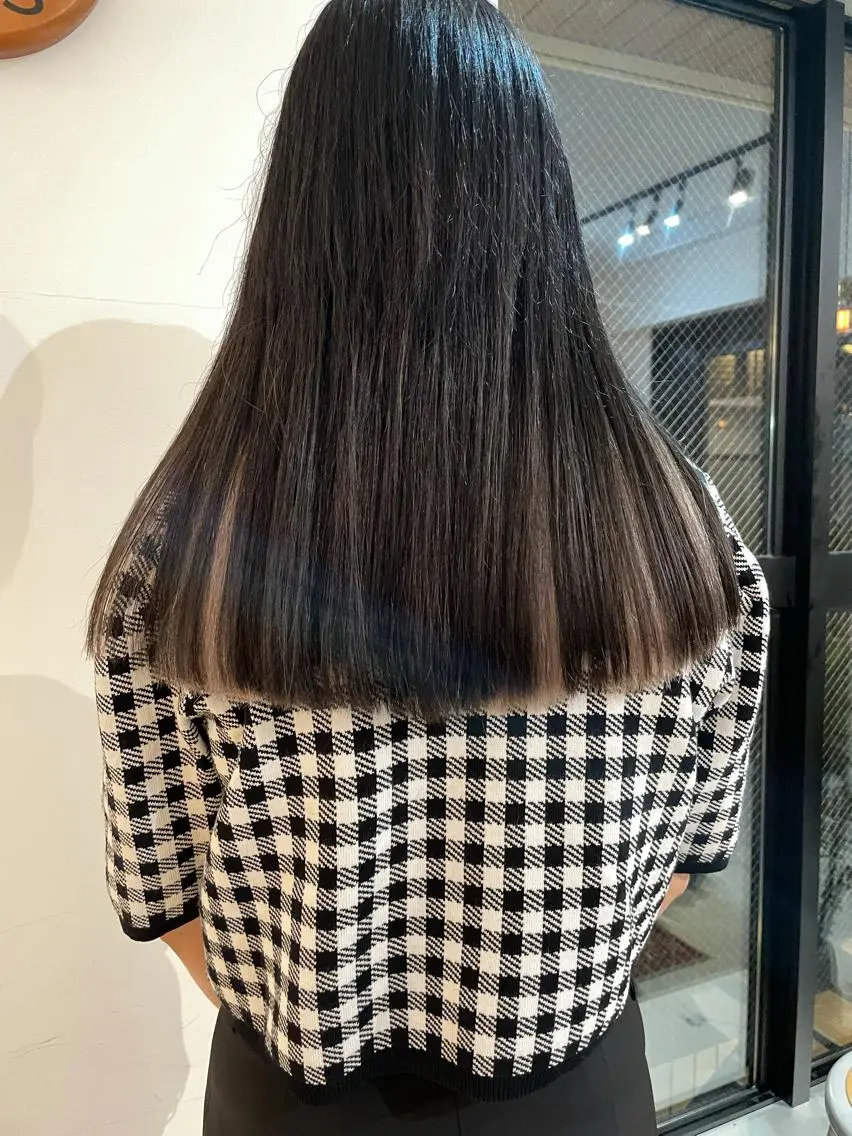 セミロング カラー パーマ ヘアアレンジ ネイル マツエク・マツパ 黒髪 ブルーカラー ブルーブラック インナーカラー ブルー トレンド眉🌈✨ arisaの眉毛・アイブロウイメージ