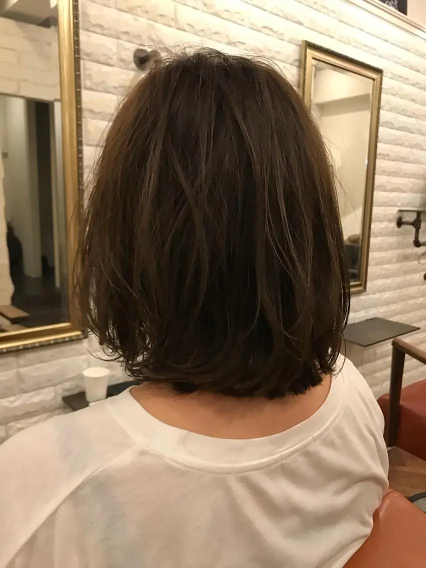 ミディアム カラー 切りっぱなしボブ ボブ 口コミ評価4.9⭐︎ カワナベ マサシのヘアスタイル