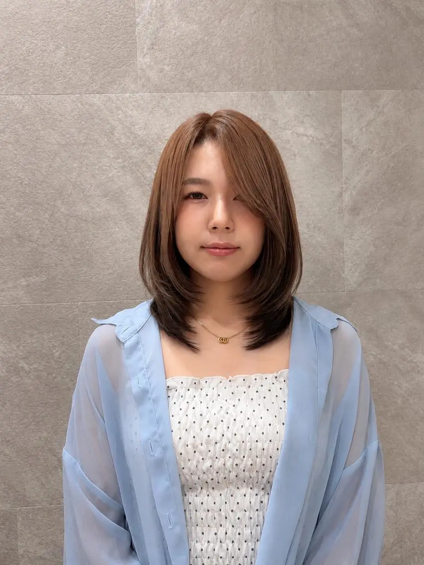 セミロング レイヤーカット 縮毛矯正 韓国ヘアケアブリーチ 莉奈のヘアスタイル