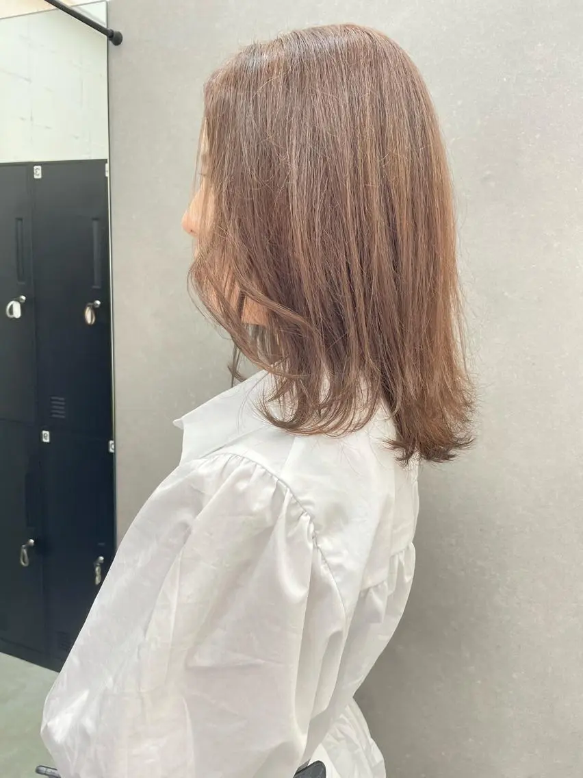 ミディアム カラー パーマ ヘアアレンジ メンズ キッズ ネイル マツエク・マツパ ベージュカラー 韓国🇰🇷レイヤー カットオリーブカラーのヘアスタイル