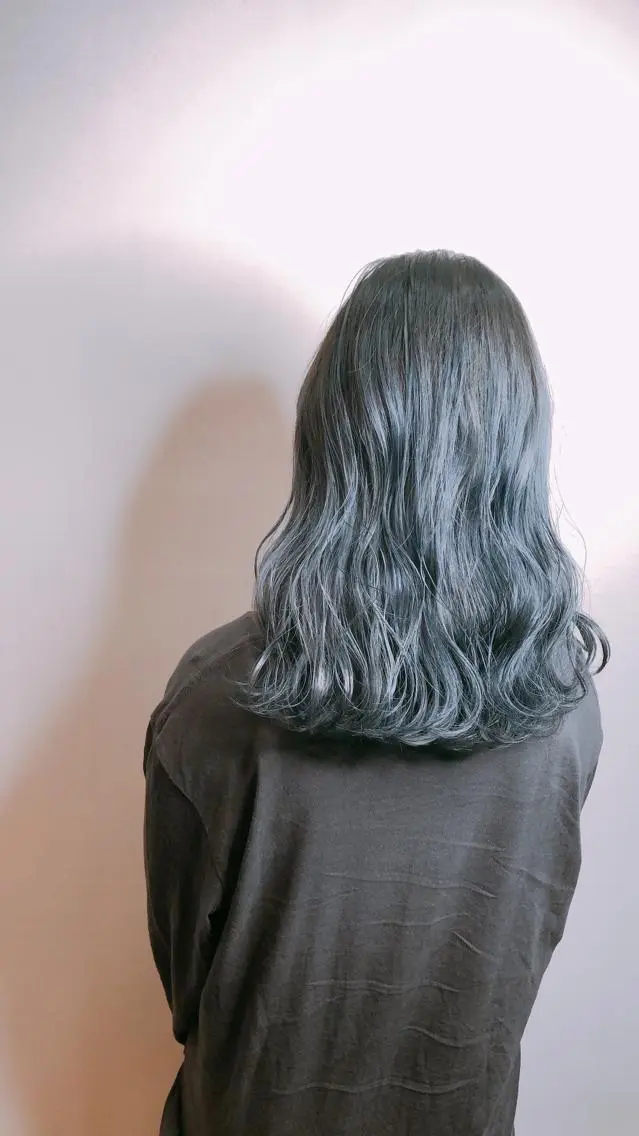 ミディアム カラー NINE+/代表 ブリーチ特化型サロンのヘアスタイル