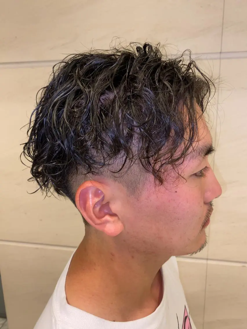 メンズ フェードカット マッシュ メンズパーマ メンズツイストパーマ ツイストパーマ 谷口 雅門のヘアスタイル