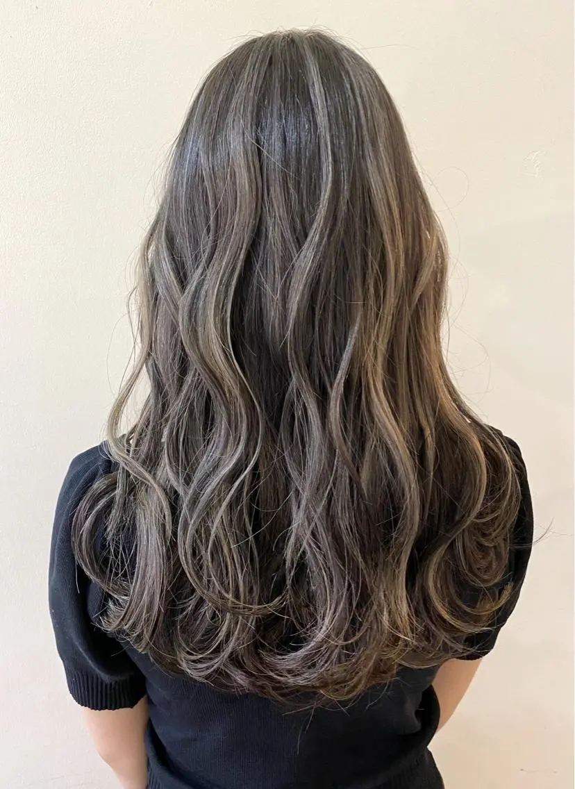 ロング カラー ヘアカラー トリートメント 服部 樹季のヘアスタイル