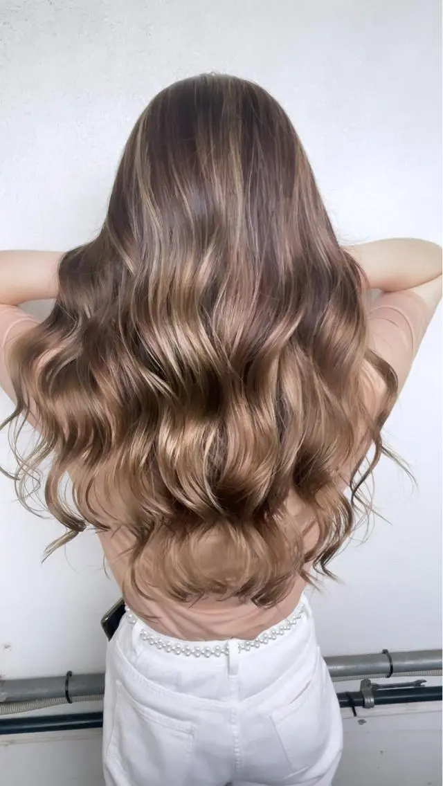 セミロング カラー ブリーチ ハイライトカラー ハイライト カット ヘアカラー 的塲 優弥のヘアスタイル