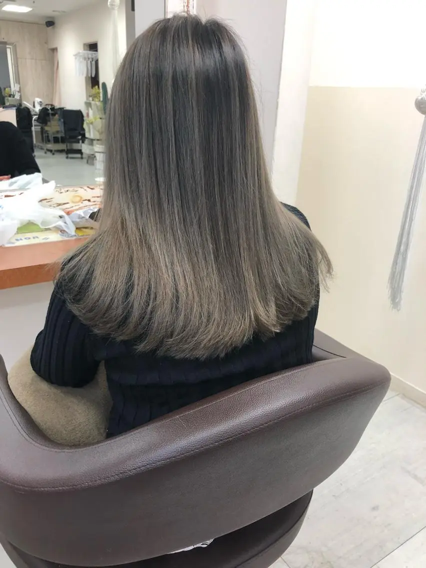 ロング カラー バレイヤージュ レイヤーカット タナカ タクヤのヘアスタイル
