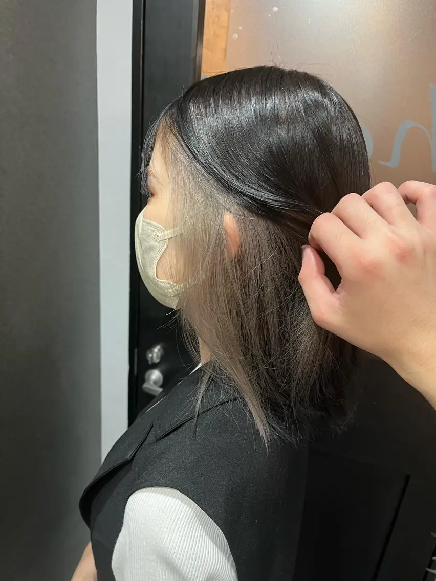 ミディアム カラー グレージュ インナーカラー ヘアカラー Sherry大国町 HIKARUのヘアスタイル