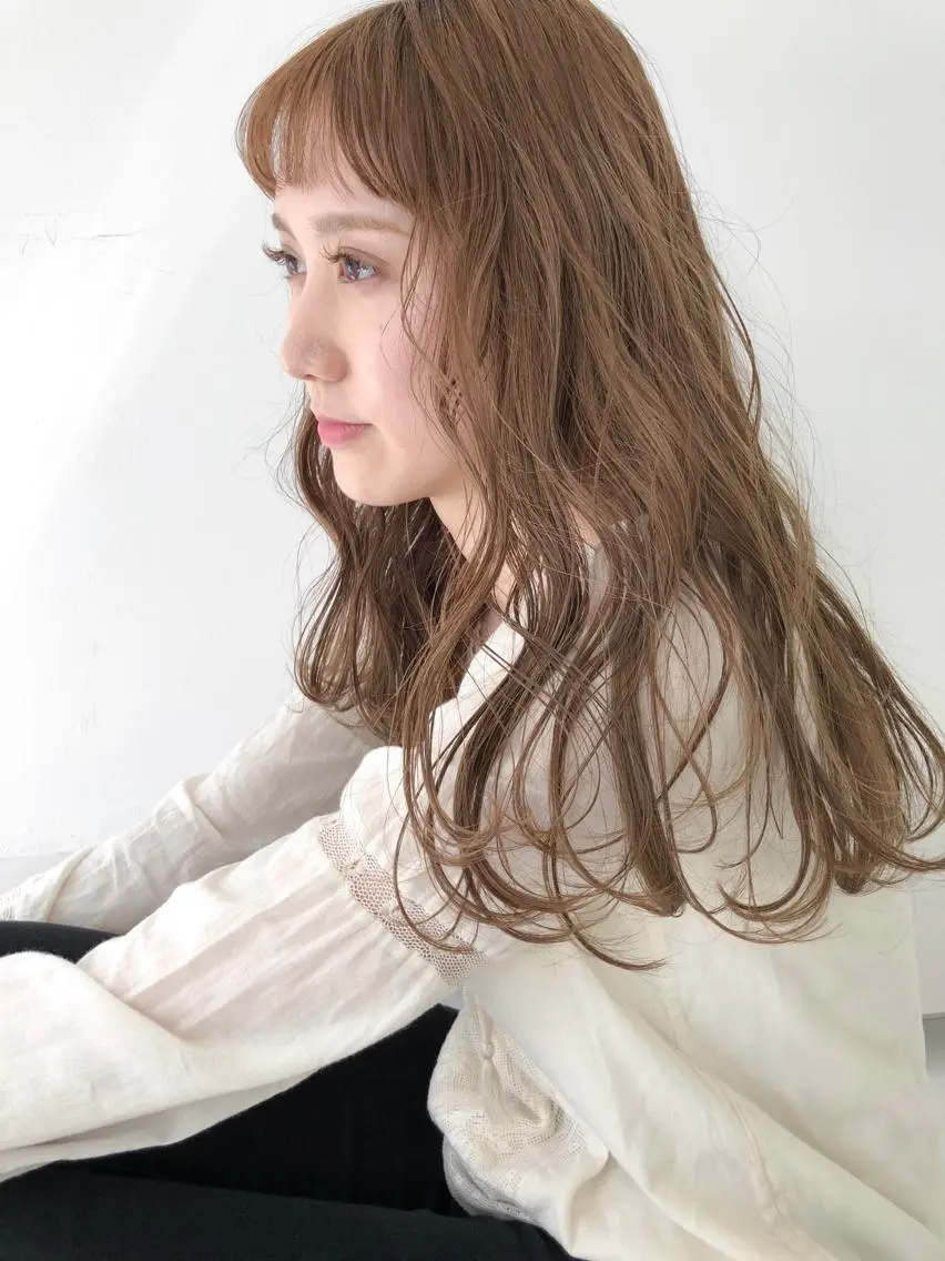 ロング カラー ハイライトカラー ハイライト ロング カット ヘアカラー 横山 莉奈のヘアスタイル