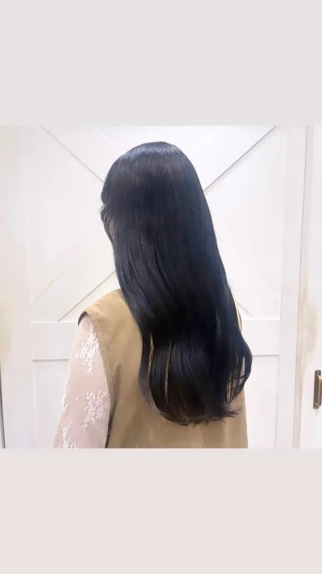 ロング ヘアカラー ハイトーンカラー シールエクステのヘアスタイル