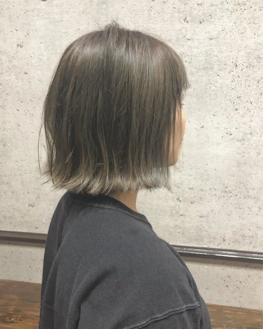 ショート カラー アッシュ シルバー シルバーアッシュ ボブ カット ヘアカラー 江原 彩華のヘアスタイル
