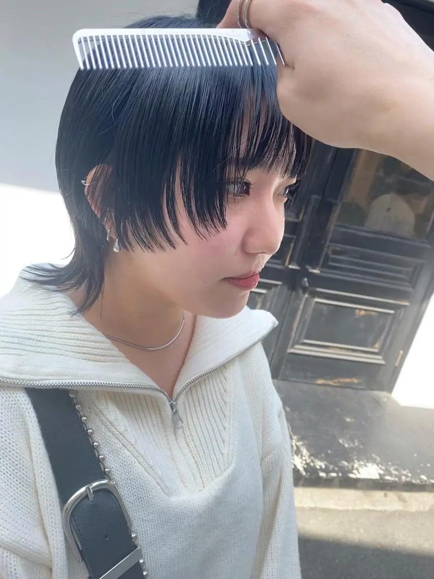 ミディアム カラー 黒髪 ウルフカット tonari 梅田、中崎町のヘアスタイル