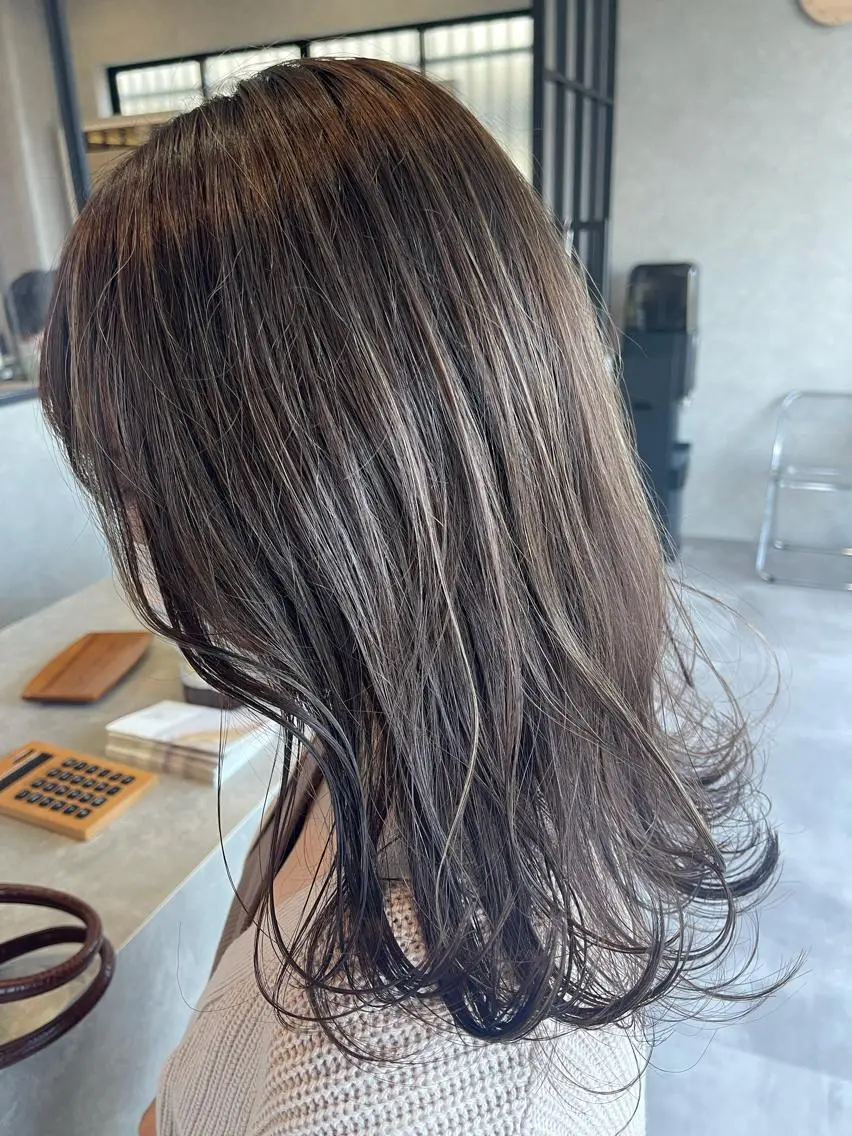 セミロング カラー カット ヘアカラー トリートメント 一ノ瀬 暁のヘアスタイル