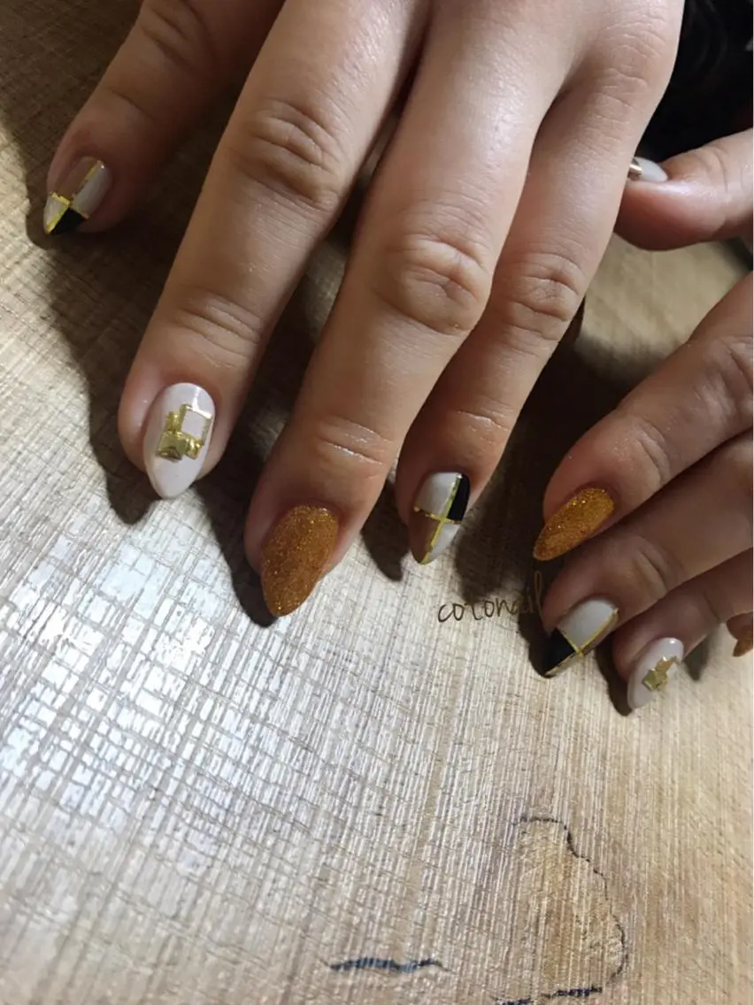 セミロング ネイル ハンドネイル ツメトマツゲ .のネイルデザイン
