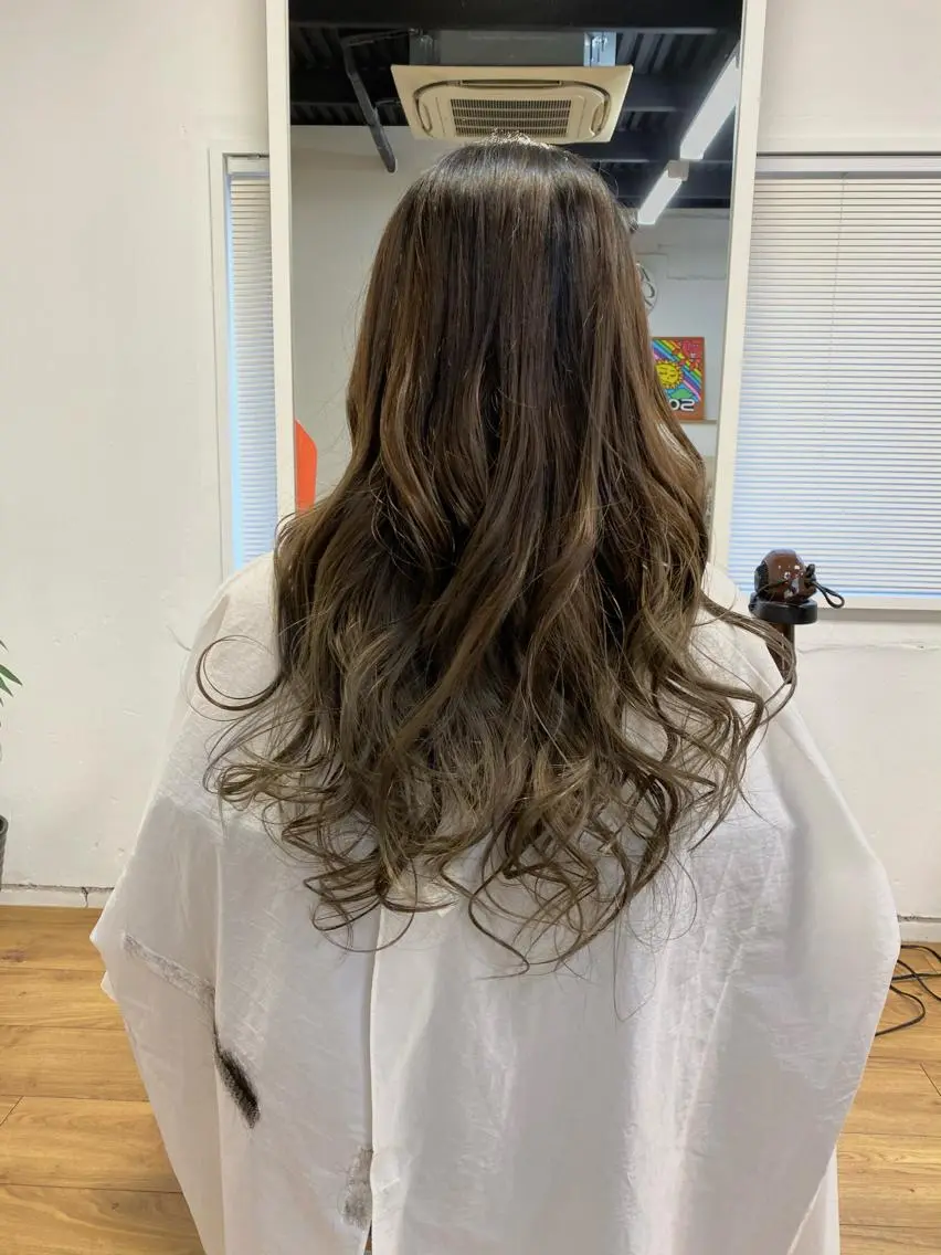 ロング カラー サロン ド ソワのヘアスタイル