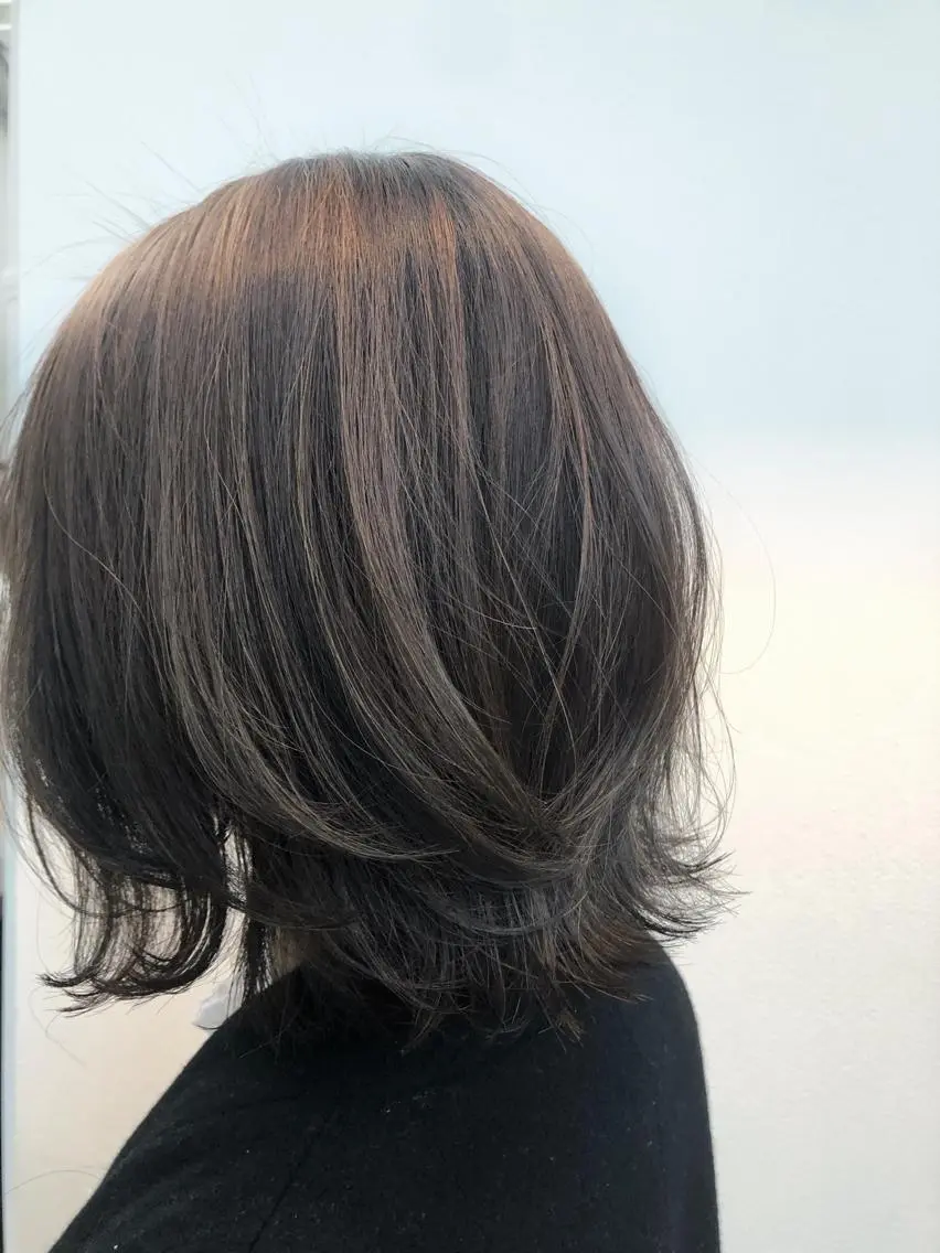 ミディアム カラー アッシュ ベージュカラー ボブ 外ハネヘア Hair Make powderのヘアスタイル