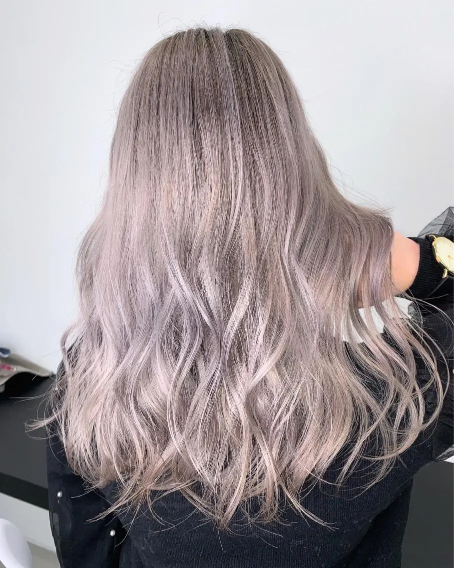 セミロング カット ヘアカラー トリートメント 山田 絵里菜のヘアスタイル