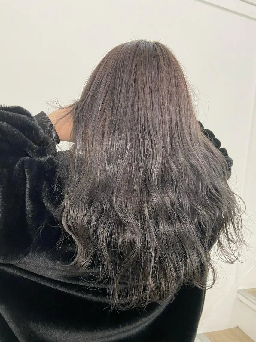 ミディアム カラー レイヤーカット 西村あきやのヘアスタイル