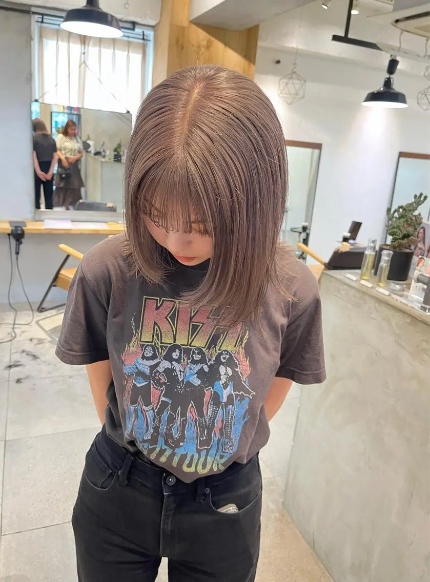 ミディアム カラー ヘアアレンジ ベージュカラー ダブルカラー グレージュ ハイトーンカラー ラベンダーカラー ヘアカラー トリートメント オリーブ/縮毛♡ Natsuno🩰のヘアスタイル