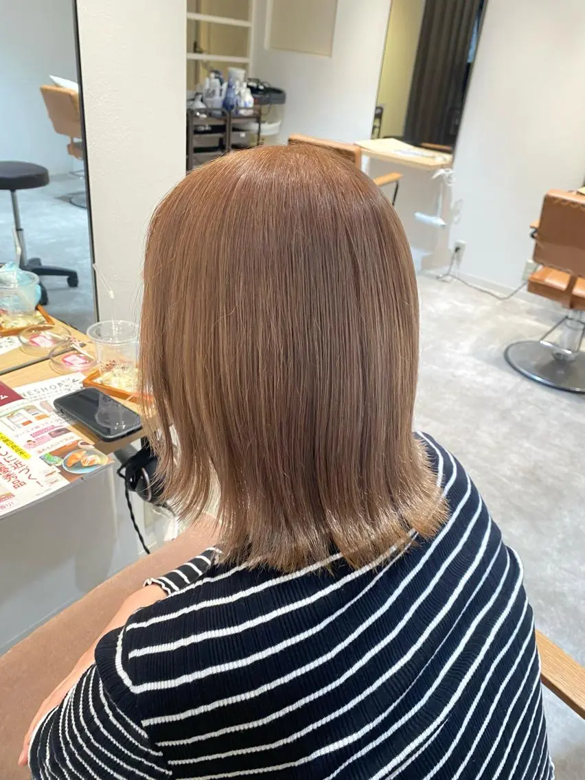 ミディアム カラー ベージュカラー ミルクティーベージュ カット ヘアカラー オスズ 🎀´-のヘアスタイル