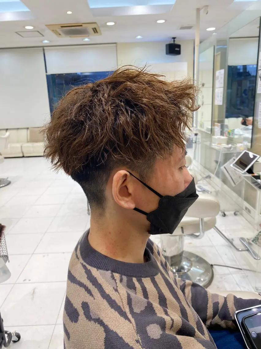 パーマ メンズ メンズパーマ メンズツイストパーマ ツイストスパイラルパーマ 波巻きパーマ スパイラルパーマ メンズサロンGRIT 店長 深山一平のヘアスタイル