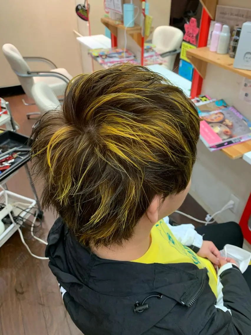 ショート カラー ヘアアレンジ メンズ メンズメッシュ メッシュ イエローカラー 今村公介 ブリーチ特化、派手髪のヘアスタイル