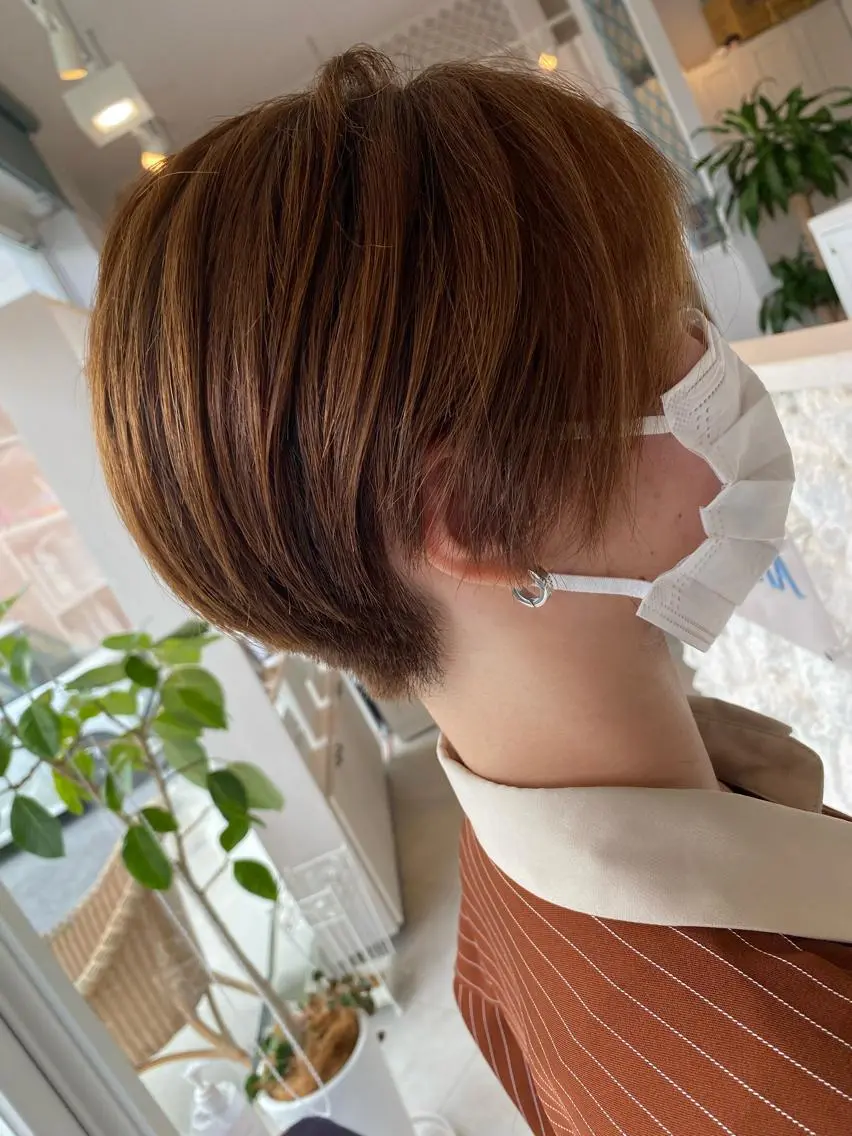 ショート ヘアカラー トリートメント 饒平名 知也のヘアスタイル