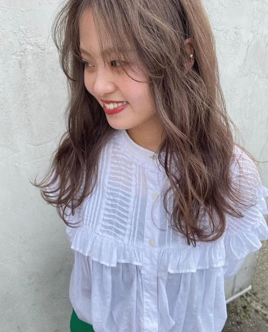 ロング イタヤ マイカのヘアスタイル