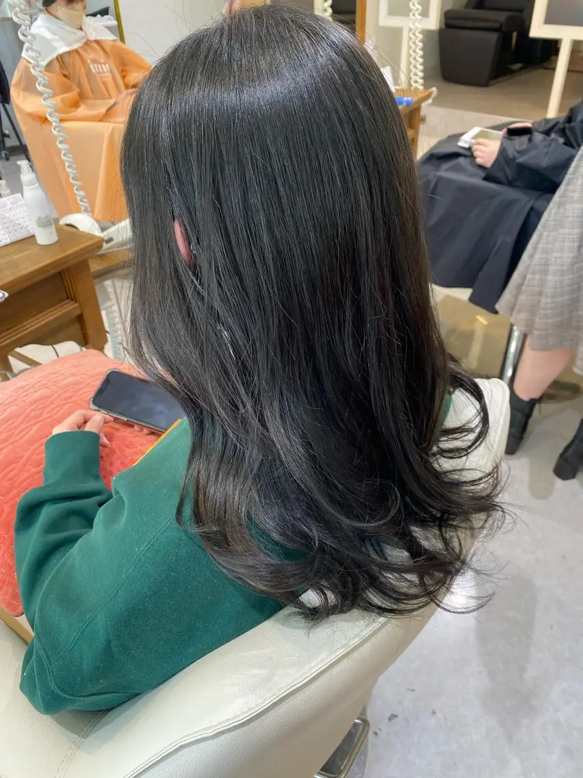 セミロング カラー ヘアカラー 梛木 唯のヘアスタイル