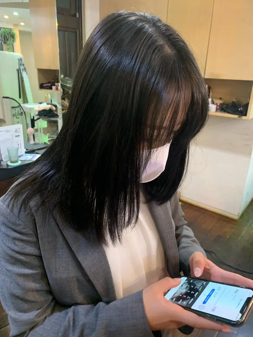 セミロング カラー 角戸 りおのヘアスタイル