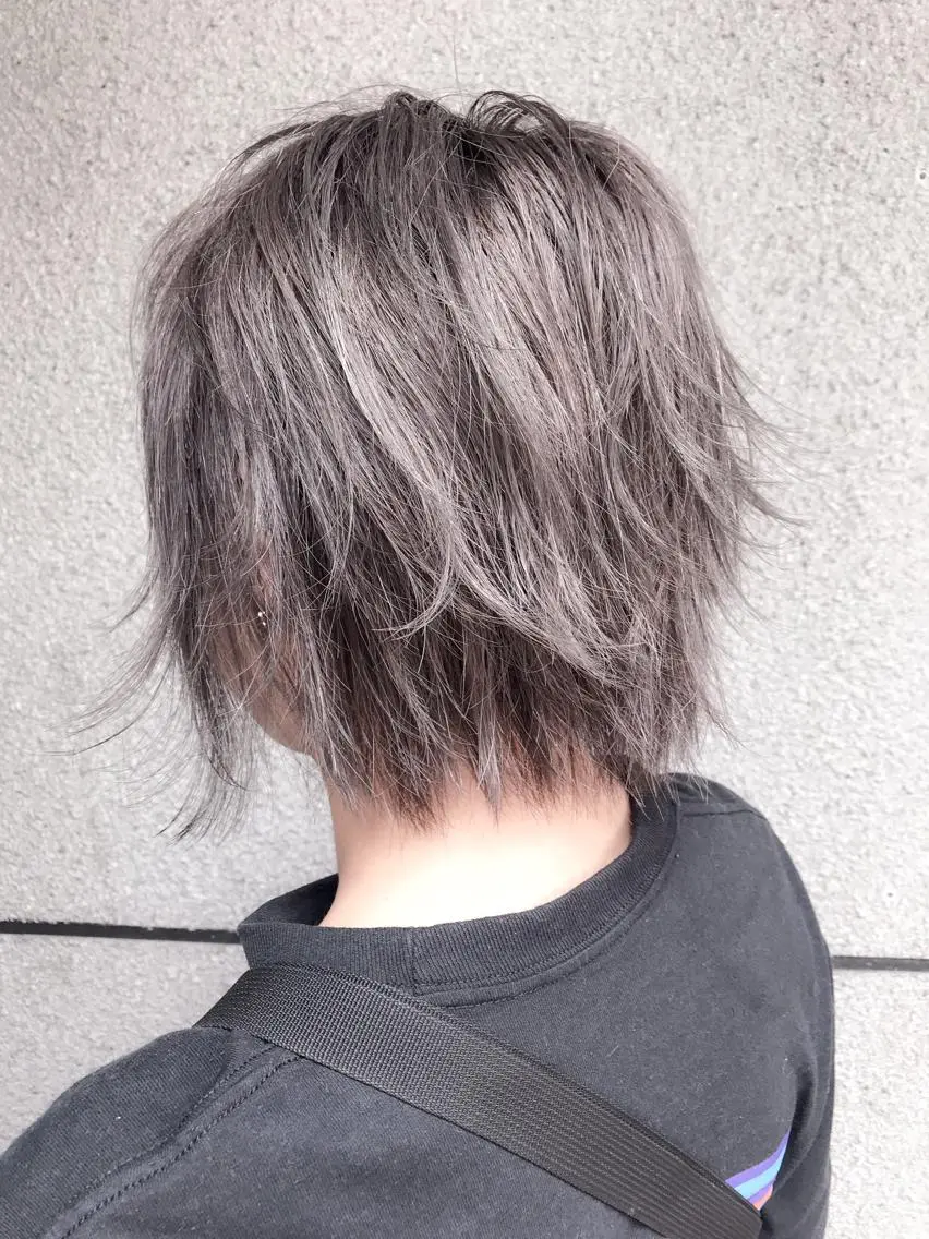 ショート カラー ブリーチ ハイライトカラー パープルカラー シルバー ハイライト BOX mico.のヘアスタイル