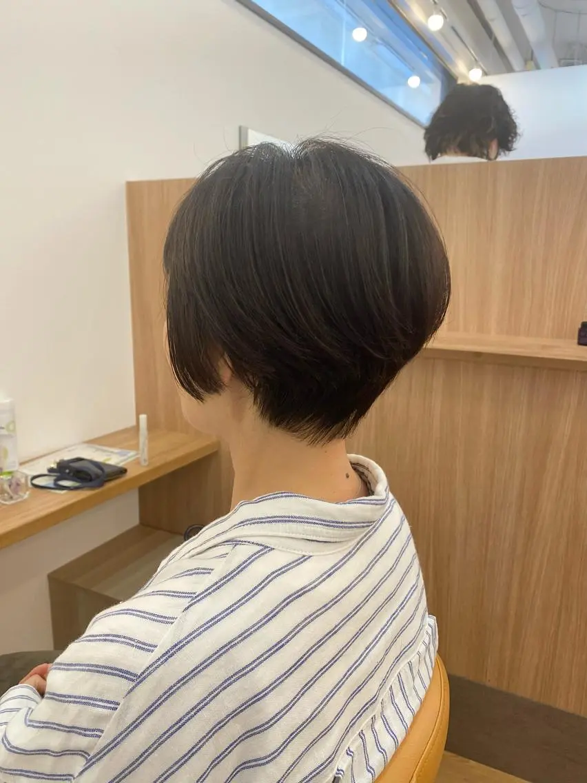 ショート カラー アッシュ ベージュカラー ショートヘア カット ヘアカラー トリートメント 林 瑠夏のヘアスタイル