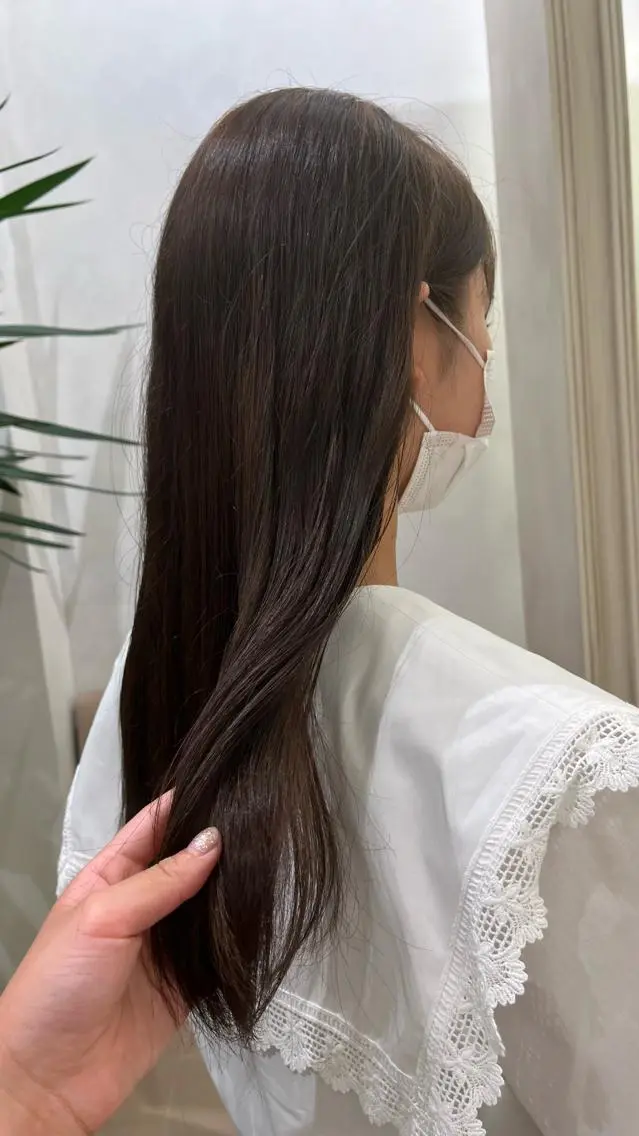 ロング カラー ブラウンカラー ナチュラルブラウン 𝑴𝑰𝑨🎀赤髪 /ピンク/髪質改善のヘアスタイル