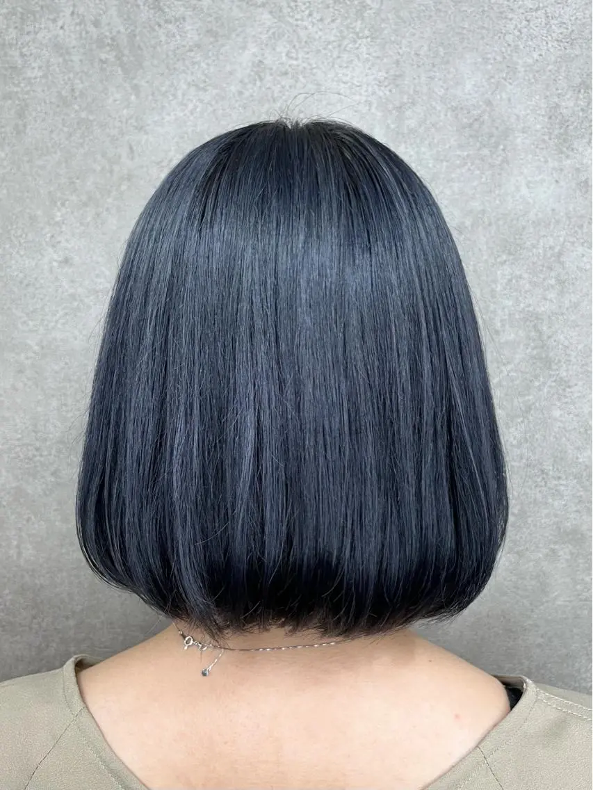 ショート カラー 黒髪 ブルーカラー ブルーブラック 透明感カラー 山口 詩織のヘアスタイル