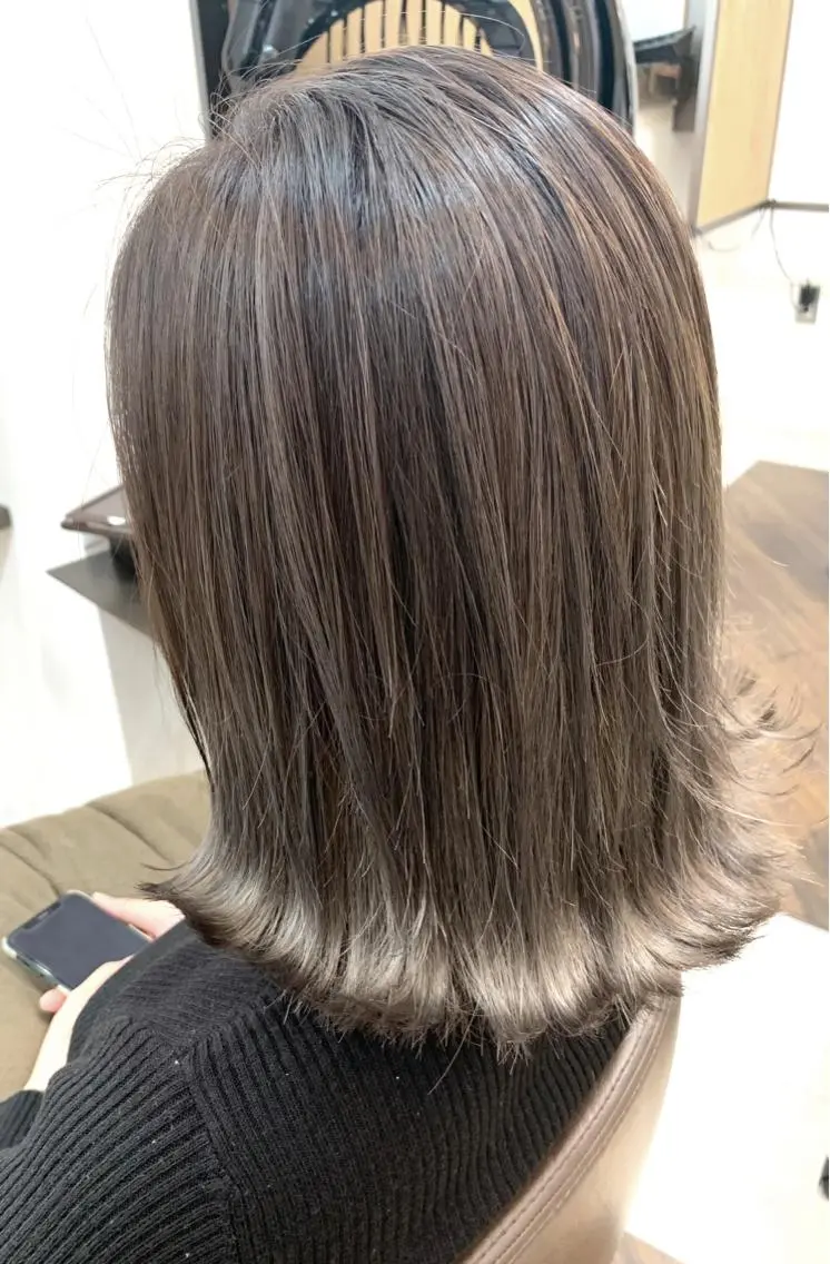 ショート カラー パーマ ヘアアレンジ バレイヤージュ グレージュ シルバー シルバーグレージュ 外国人風カラー APSEE メンズカラー特化のヘアスタイル