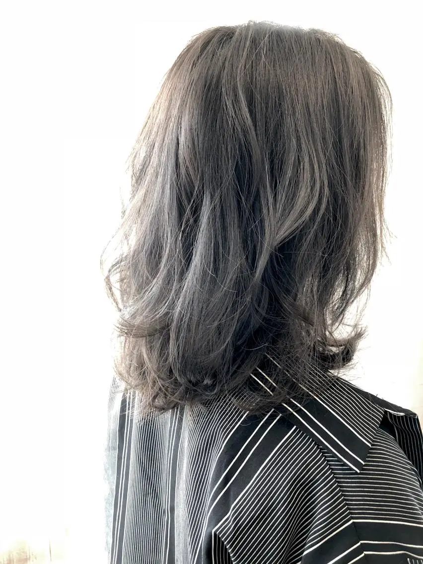 ミディアム カラー ブリーチ グレージュ 舘野 太嘉宏のヘアスタイル