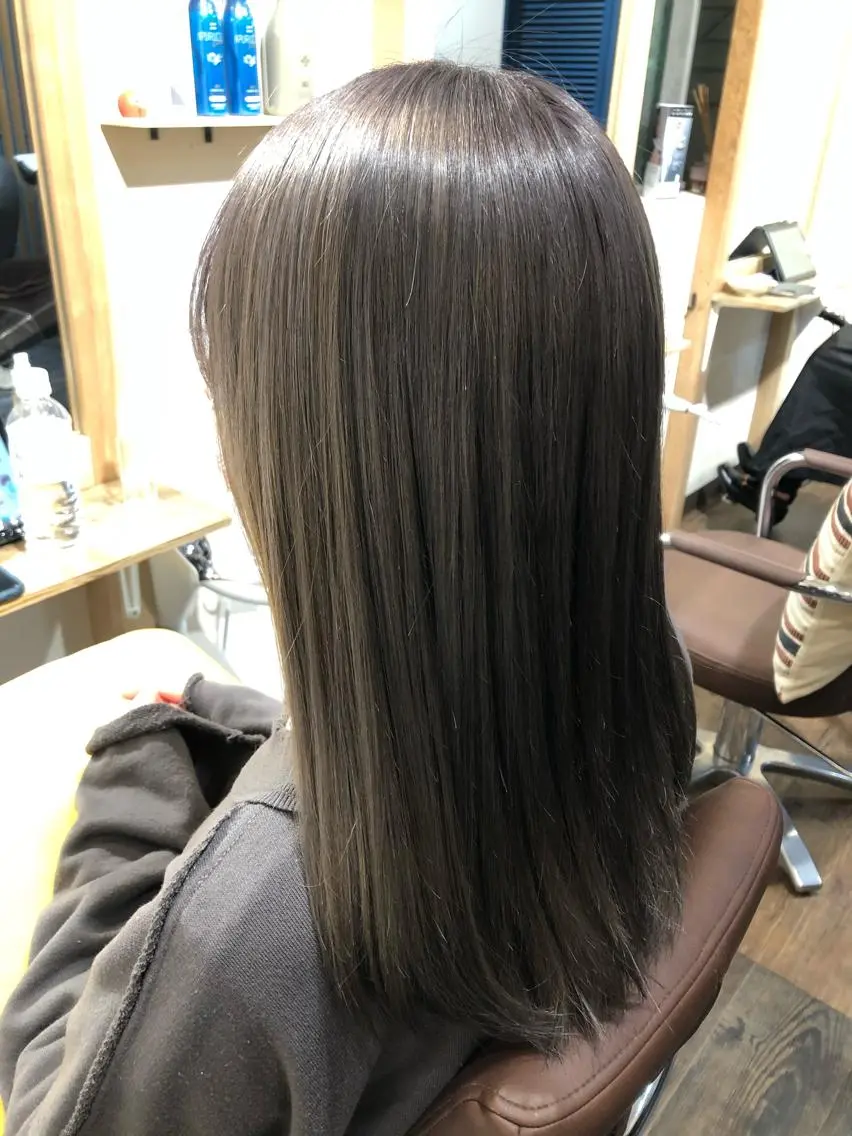 セミロング カラー カット ヘアカラー 縮毛矯正 トリートメント 浦山 和之のヘアスタイル