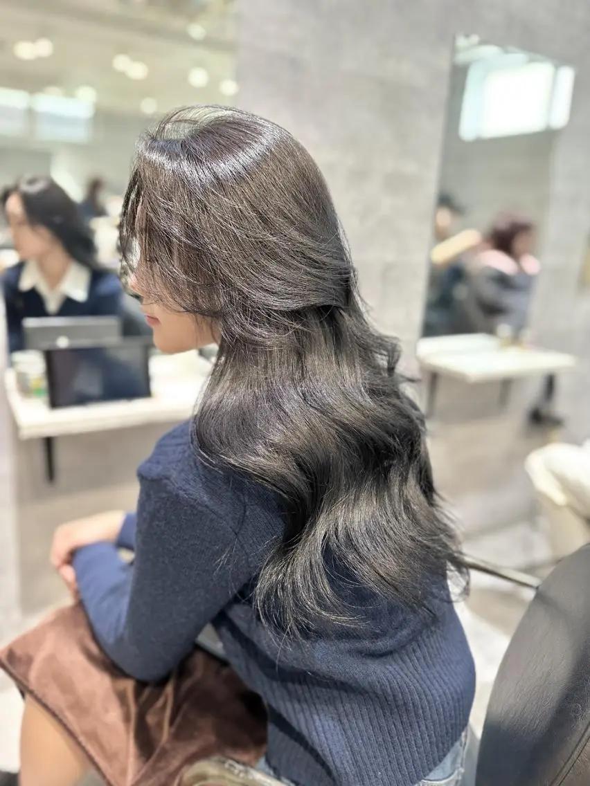 ロング カラー ヘアアレンジ カット ヘアカラー トリートメント _WHITE 難波本店のヘアスタイル