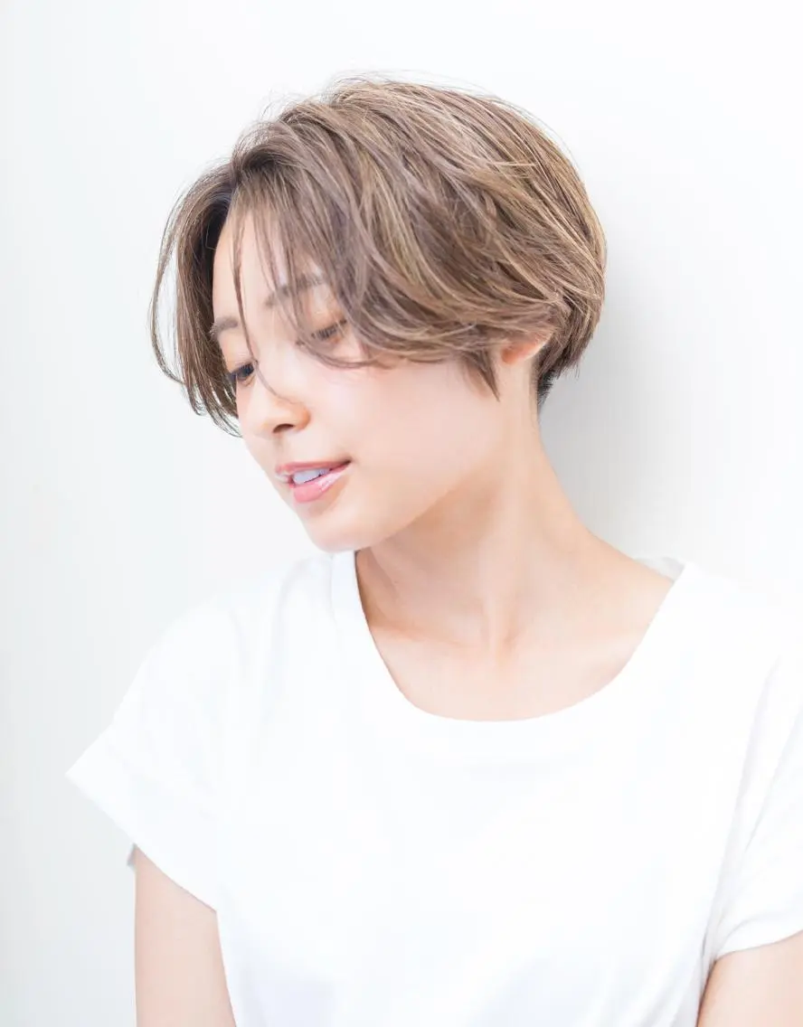 ショート カラー パーマ ヘアアレンジ ショートボブ バレイヤージュ 黒髪 グラデーションカラー グレージュ 【ツヤ髪美容師】 ツダケイスケのヘアスタイル