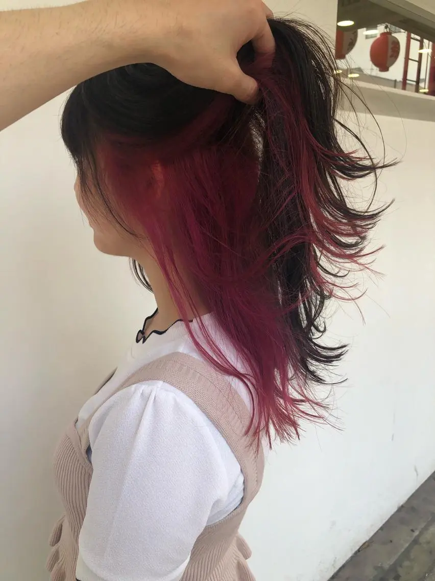 セミロング カラー インナーカラー ピンクカラー 東條 克義のヘアスタイル
