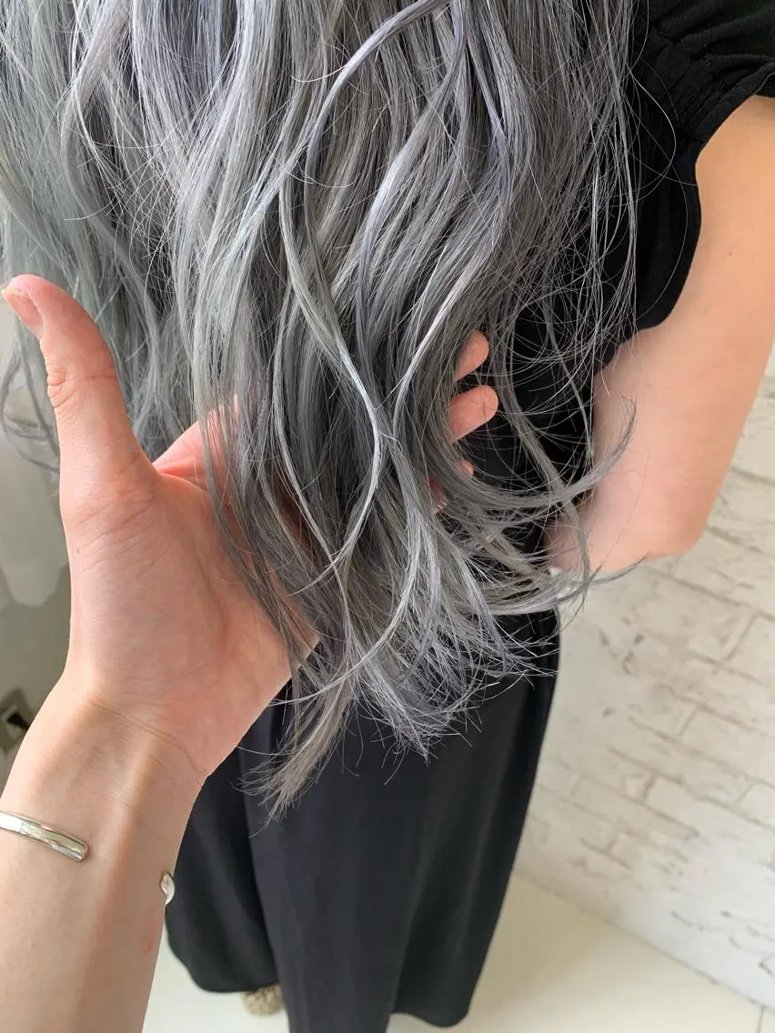 ロング アッシュ ヘアカラー 🇺🇸ハイライト特 化美容師🇺🇸漆沢のヘアスタイル