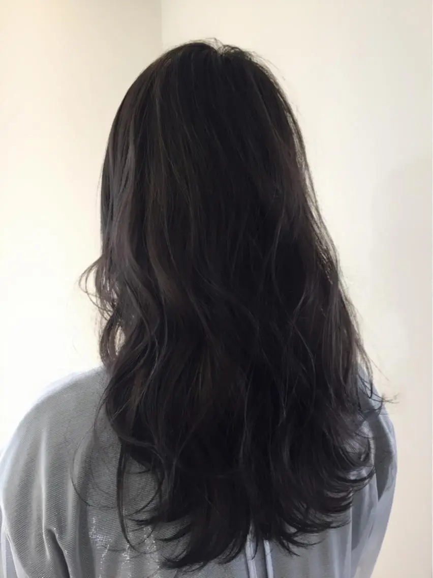 ロング カラー パーマ ヘアアレンジ ブリーチ ダークグレー イルミナカラー ✨ハイクオリティ✨ 山本香也のヘアスタイル