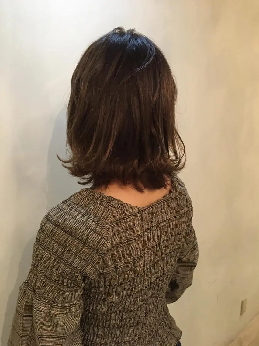 セミロング カラー イルミナカラー 玉邑 美菜のヘアスタイル