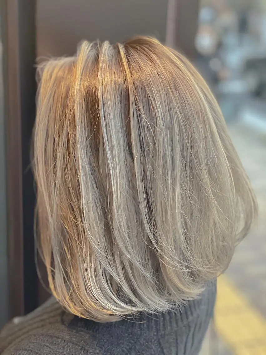 ショート カラー バレイヤージュ ハイライトカラー ハイライト レイヤーカット THINK SHOP KANTAのヘアスタイル