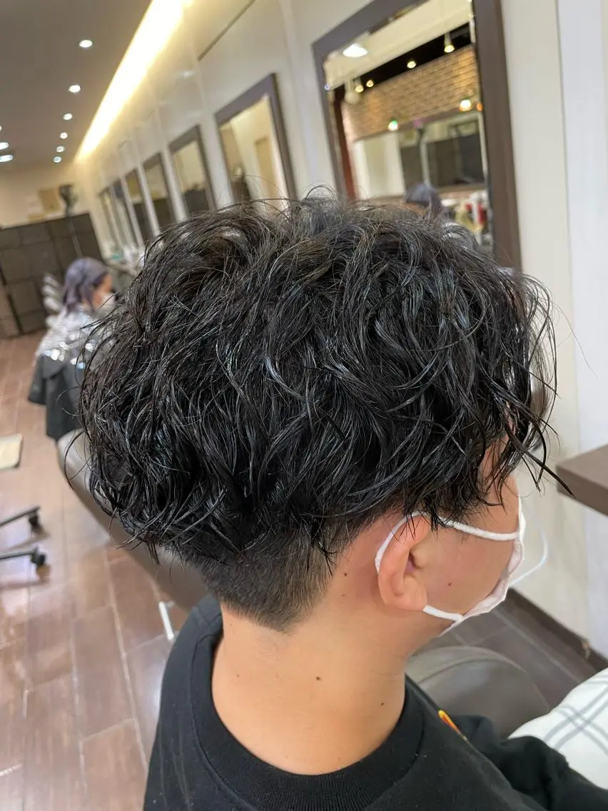 ショート パーマ メンズ センターパート 刈り上げ レディースカット いからしゆうたのヘアスタイル