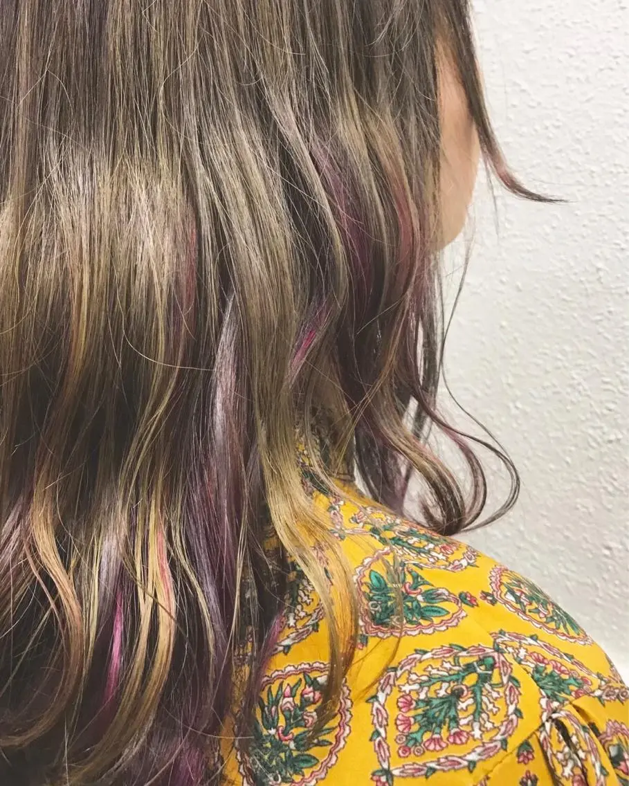 セミロング カラー インナーカラー にった みずきのヘアスタイル