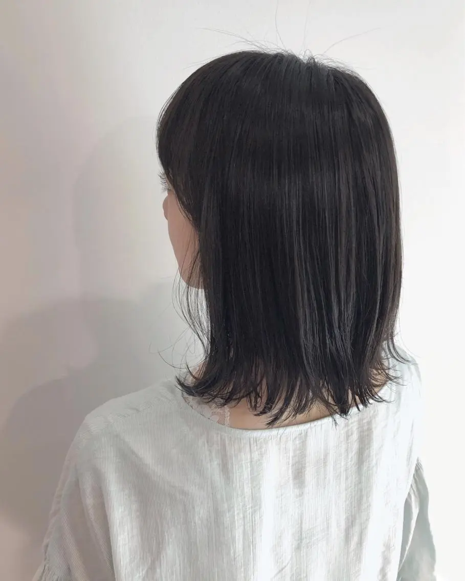 ミディアム カラー アッシュ ネイビーカラー ヘアカラー トリートメント 🍊新宿南口🍊 ERINAのヘアスタイル